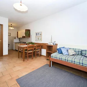 Terraced House In The Ca' Del Pino Complex With Communal Pool In , Bibione Italien